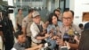 Humas Mabes Polri, Dedi Prasetyo, berbicara kepada jurnalis usai konferensi pers di kantornya di Jakarta, Jumat (24/5/2019) siang. (VOA/RIo Tuasikal)