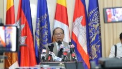 FILE - Phay Siphan, the Cambodian government spokesperson, speaks during a press conference at the Council of Ministers, Phnom Penh, July 25, 2019. (Kann Vicheika/VOA Khmer)