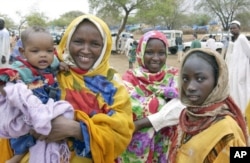 Women with their children for displaced persons in Zam Zam camp in North Darfur, Sudan.
