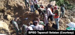 Proses pencarian dan evakuasi korban longsor di areal proyek pembangunan PLTA Batang Toru, Kecamatan Batang Toru, Kabupaten Tapanuli Selatan, Sumatera Utara, Jumat 30 April 2021. (Courtesy: BPBD Tapanuli Selatan)