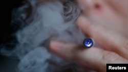 Experto consideran la nicotina, por parte de los adolescentes, como un juego de “ruleta rusa con el cerebro”.