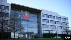 Kantor pusat perusahaan China, Huawei, di Reading, barat London, Inggris, 28 Januari 2020. 