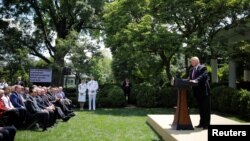 도널드 트럼프 미국 대통령이 16일 백악관에서 새로운 이민 개혁안을 공개했다.