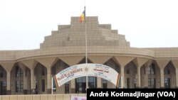 Le siège du Palais de la Démocratie, octobre 2019. (VOA/André Kodmadjingar).