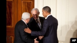 President Barack Obama talks with Palestinian President Mahmoud Abbas and Prime Minister Benjamin Netanyahu of Israel at the conclusion of a statement to the press in the East Room of the White House, 01 Sep 2010