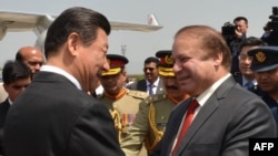 In this handout photo released April 20, 2015, by Pakistan's Press Information Department (PID), Chinese President Xi Jinping (L) is welcomes by Pakistan's Prime Minister Nawaz Sharif after arriving at Nur Khan air base in Rawalpindi. 