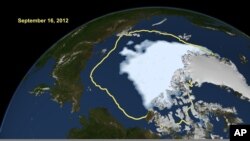 Bela masa na snimku NASA-e pokazuje količinu leda na Arktiku tokom leta 2012, a žuta linija označava srednju vrednost količine leda za period od 1979. do 2000. godine.