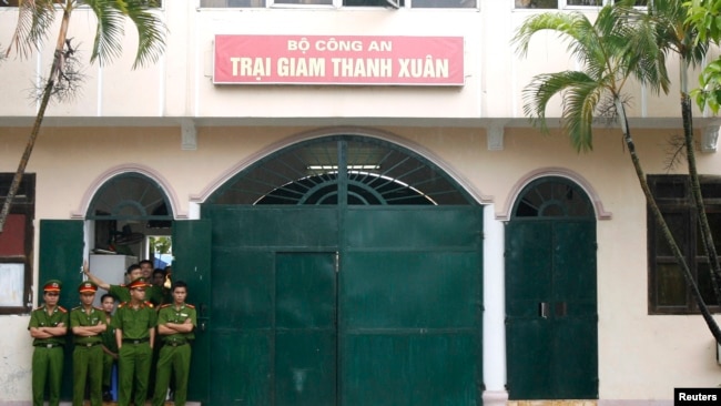 Công an tại trại giam Thanh Xuân, Hà Nội.