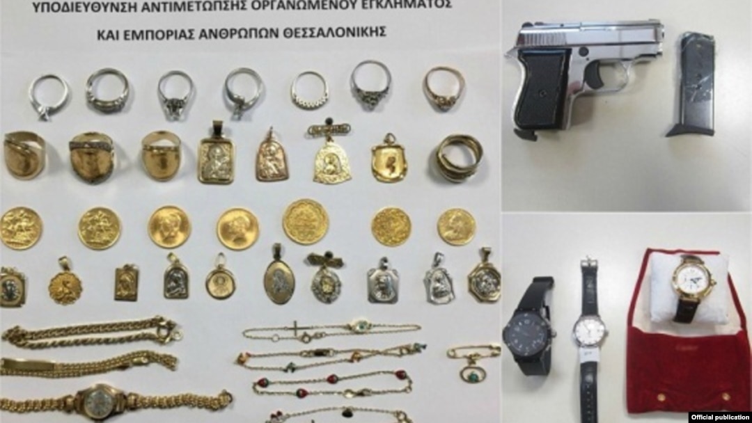 ჩხრეკის შედეგად ამოღებული ნაქურდალი ნივთების ნაწილი