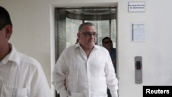 La Fiscalía salvadoreña acusa a Mauricio Funes de malversar 351 millones de dólares del presupuesto público junto a familiares, amigos y exfuncionarios.
