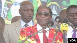 Zimbabwe President Robert Mugabe addresses members of his Zanu PF party at a football stadium in Lupane, about 600 km southwest of Zimbabwe's capital Harare (S. Mhofu/VOA)
