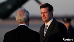 FILE - White House Staff Secretary Rob Porter arrives with U.S. President Donald Trump aboard Air Force One at Joint Base Andrews, Maryland, Feb. 5, 2018.