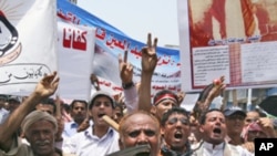 Anti-government protesters flash the victory sign during a demonstration demanding the resignation of Yemeni President Ali Abduallah Saleh, in Taiz, Yemen, Sunday, June 26, 2011.