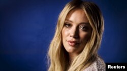 ນັກຮ້ອງ ນັກສະແດງ Hilary Duff ກຳລັງໂຄສະນາເພງຊຸດໃໝ່ "Breathe In. Breathe Out." ໃນນິວ ຟອກ, 17 ພຶດສະພາ 2015. 