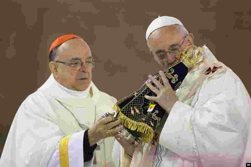 Pope Francis kisses the statue of the Virgin of Aparecida, Brazil's patron saint, during Mass in Aparecida Basilica, Brazil, July 24, 2013. 