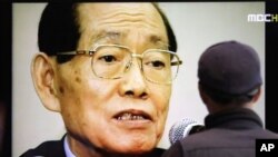 故황장엽(87) 전 북한노동당 비서의 사망 소식을 전하는 한국의 TV방송화면