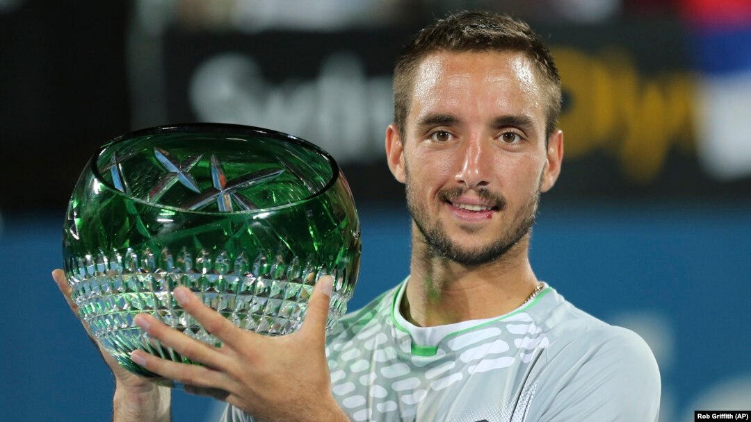 Viktor Troicki sa trofejem posle pobede nad Kazahstancem Kukuškinom