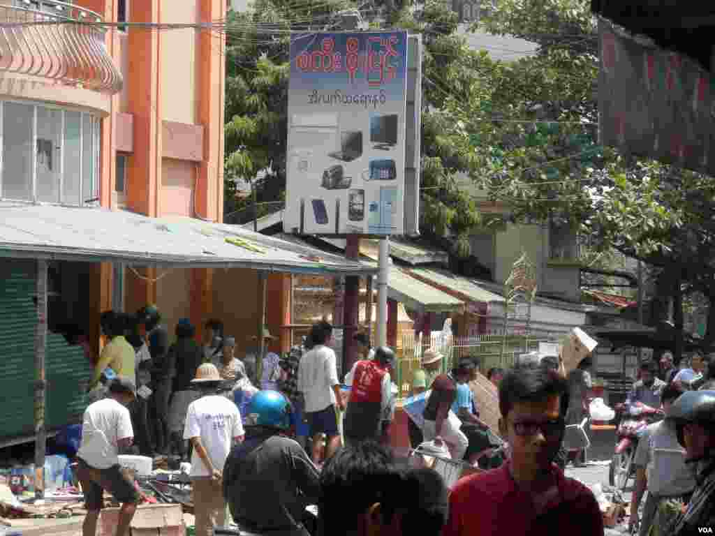 A crowd in Meikhitla, Burma is looting merchandise from a shop, March 22, 2013. The shop owner is pleading for the crowd to not set fire to his store, telling them instead to take whatever they want.&nbsp;