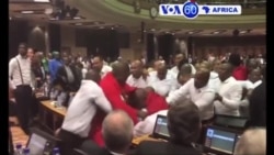 Manchetes Africanas 10 Fevereiro 2017: Violência anti-Zuma no parlamento