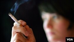 Aplicar mayores impuestos a los cigarrillos es una medida económica que los gobiernos pueden tomar para reducir muertes.