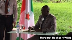 La victime était au conseillé du 1er vice-président Gaston Sindimwo ici en photo dans sa résidence à Bujumbura, le 22 janvier 2016.