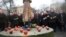 In central Kyiv on Nov. 25, 2017, President Petro Poroshenko and hundreds of other people lay symbolic wheat ears and light candles before the monument commemorating victims of the famine.