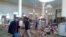 Escena tras el ataque con armas de fuego en la mezquita de Rawda, a unos 40 kilómetros al oeste de la capital de El-Arish, en el norte del Sinaí, el 24 de noviembre de 2017.