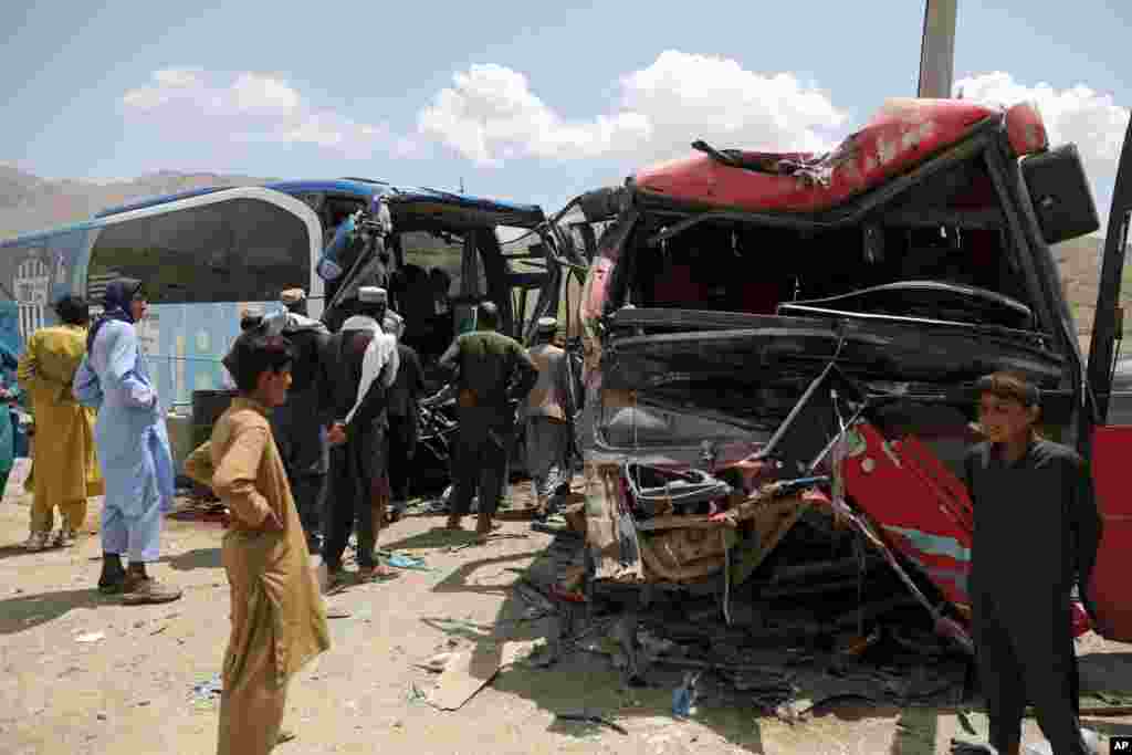 تصادف مرگبار بین دو اتوبوس در بزرگراه کابل – قندهار، منجر به مرگ چند تن و زخمی شدن بیش از هفتاد نفر شد.