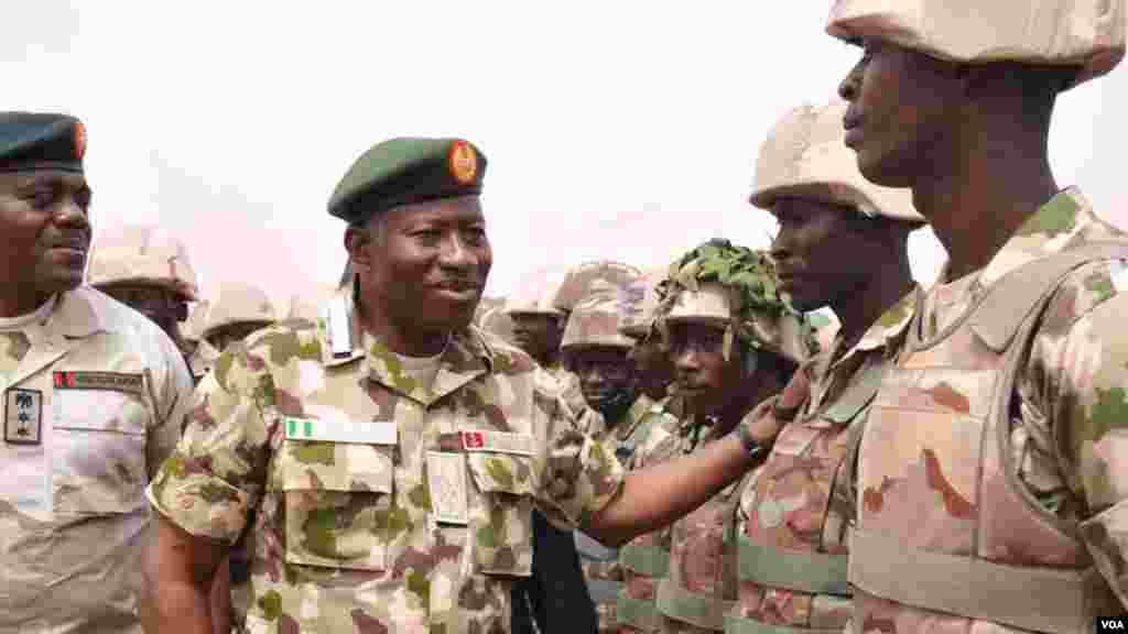 Shugaba Goodluck Jonathan ya ziyarci garin Baga dake jihar Borno, don yabawa dakarun Najeriya da suka kwato yankunan da a da suke hannun &lsquo;yan Boko Haram.