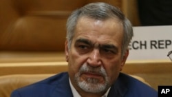 Hossein Fereidoun, saudara laki-laki Presiden Iran Hassan Rohani dijatuhi hukuman lima tahun penjara karena korupsi dan penyuapan, Selasa (1/10). 