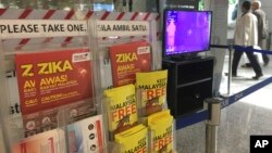 Peringatan perjalanan terkait virus Zika di bandara internasional Kuala Lumpur International Airport di Sepang, Malaysia, 28 Agustus 2016 (Foto: dok). 