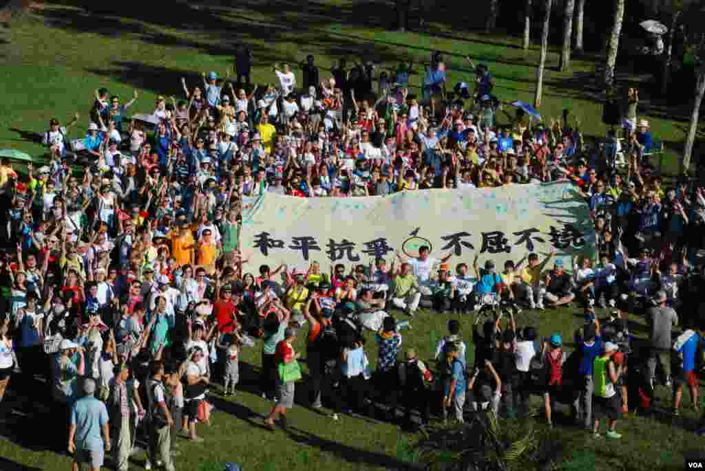 爭取香港真普選的和平佔中運動，星期日發起「民主登高日」活動。 (美國之音湯惠芸拍攝)