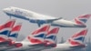រូបឯកសារ៖ យន្ដហោះ​ដឹក​អ្នកដំណើរ​របស់​ក្រុមហ៊ុន British Airways ហោះ​ចេញ​ពី​អាកាស​យានដ្ឋាន Heathrow ក្នុង​ទីក្រុងឡុងដ៍ កាលពី​ថ្ងៃទី១៩ ខែមីនា ឆ្នាំ២០១០។