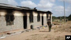 Kantor polisi di Kamuthe, Garissa,Kenya yang rusak akibat serangan militan al-Shabab bulan lalu (foto: dok). 