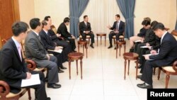 지난 2014년 5월 리룡남 북한 대외경제상(가운데 왼쪽)을 비롯한 북한 대표단이 시리아 다마스쿠스에서 바샤르 알-아사드 시리아 대통령(가운데 오른쪽)를 접견했다.