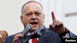 El presidente del parlamento, Diosdado Cabello, amenazó con no dar la palabra a los diputados que no reconozcan a Maduro .