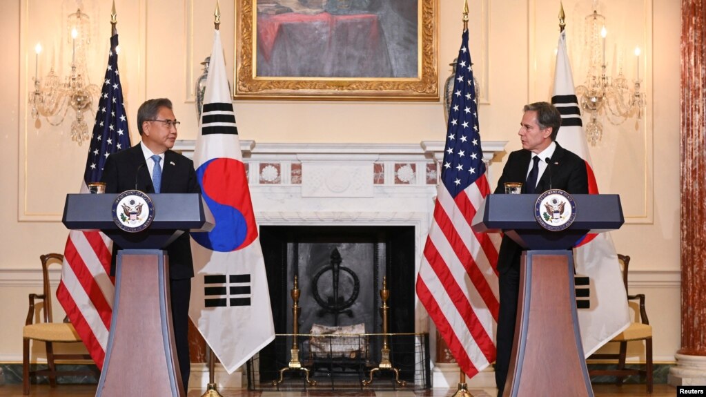 2022年6月13日，美国国务卿布林肯与到访的韩国外长朴振在国务院举行会谈，并在会后召开联合记者会。(photo:VOA)