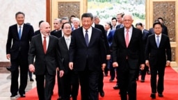 中国领导人习近平2024年3月27日在北京会见来访的美国商界学界领袖（美联社）