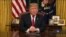 Дональд Трамп назвав ситуацію на південному кордоні країни гуманітарною кризою. Відео