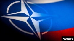 Ilustracija - Zastave NATO i Rusije 