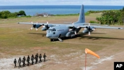 Lính Philippine và máy bay C-130 trên đảo Thị Tứ, Trường Sa, Biển Đông