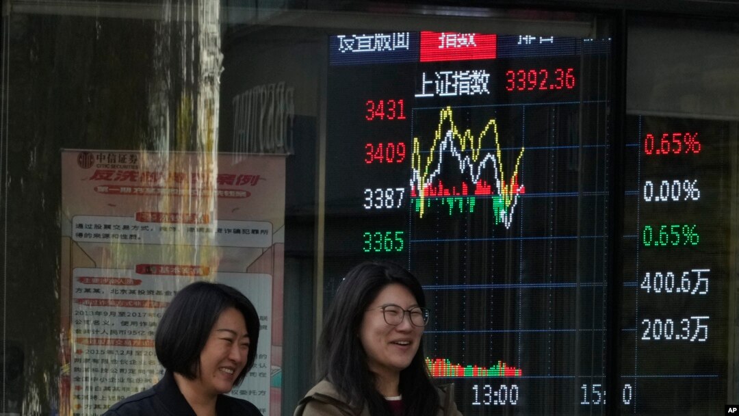 习近平在2024年终的全国政协新年茶话会上表示，中国明年将实施“更积极有为的”宏观经济政策；外界持续呼吁北京当局出台更多直接财政刺激措施以提振国内消费。(美联社：2024年11月6日)
