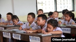 ນັກຮຽນປະຖົມຢູ່ໂຮງຮຽນເເຂດຊົນນະບົດແຫ່ງນຶ່ງຂອງລາວ