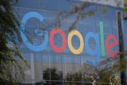 Logo Google di kantor perusahaan tersebut di Mountain View, California, 1 November 2018. (Foto: dok).