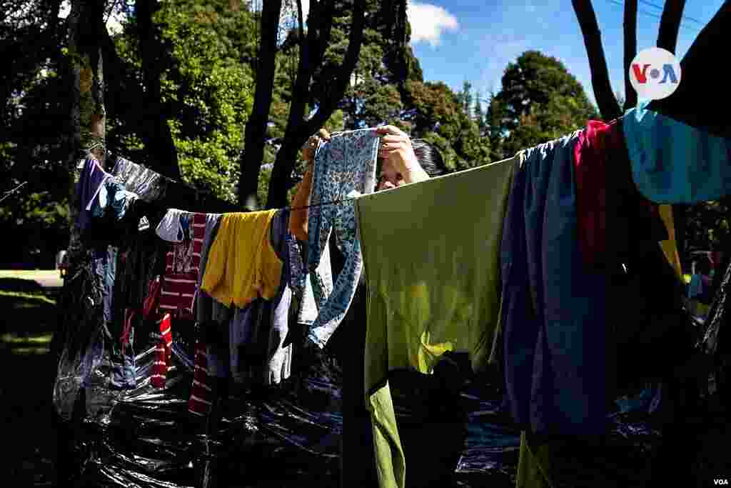 Autoridades locales han se&#241;alado que solo pueden viajar si tienen sus boletos de buses comprados y si la autoridad migratoria lo autoriza.