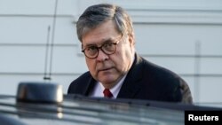 FOTO ARSIP – Jaksa Agung AS, William Barr, meninggalkan rumahnya di McClean, Virginia, 25 Maret 2019 (foto: Reuters/Joshua Roberts/Foto Arsip)