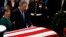 သမ္မတဟောင်း George W. Bush နှင့် ဇနီး Laura Bush 