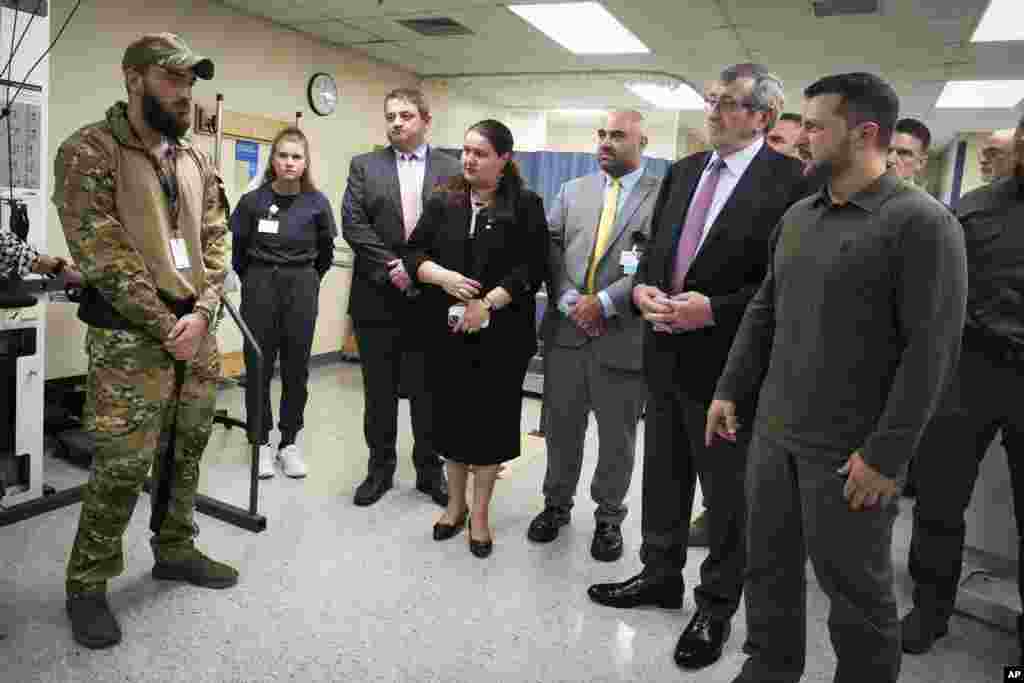 ولادمیر زیلنسکی قبل از اشتراک در اجلاس مجموع عمومی ملل متحد ، از سربازان مجروح اوکراین در یکی از شفاخانه های امریکا بازدید بعمل آورد