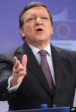 European Commission President Jose Manuel Barroso addresses the media at the European Commission headquarters in Brussels, Feb. 13, 2013.