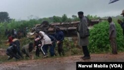 Un accident sur la route kolwezi situé à 175 km de Lubumbashi, en RDC, le 18 mars 2018. (VOA/Narval Mabila)